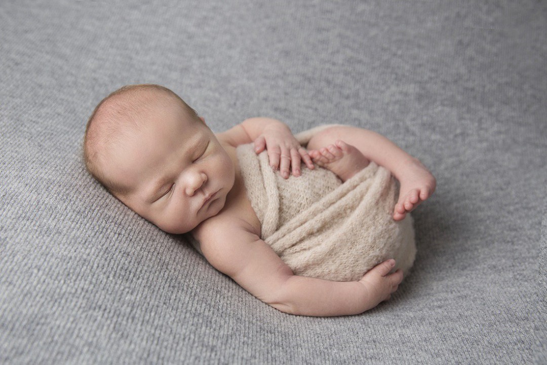 Újszülött baba fotózás Budapesti fotó stúdióban
